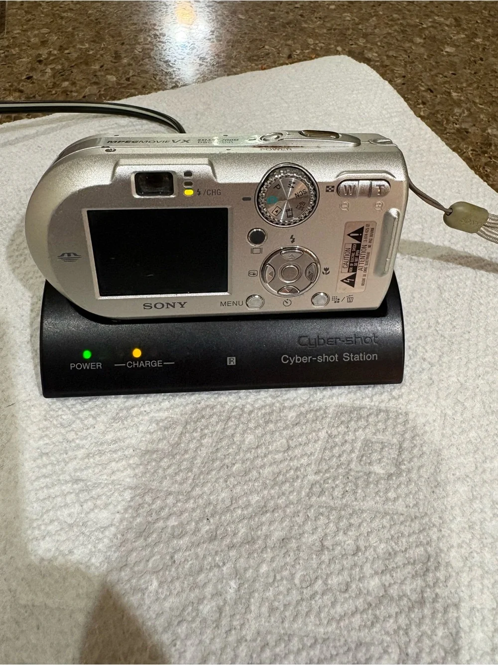 Sony Cyber-shot 7.2MP Digital Camera Carl Zeiss Vario-Tessar Tested Working